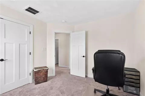 Entry Way - 103 Stonehurst Rd, Hampton, VA 23669 photo 10 of 13