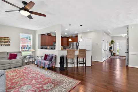 Entry Way - 103 Stonehurst Rd, Hampton, VA 23669 photo 6 of 13