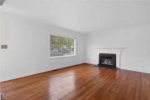 Living - 4709 Threechopt Rd, Hampton, VA 23666 photo 2 of 3