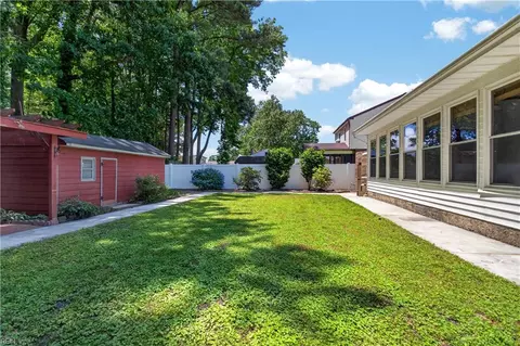 Exterior - 4709 Threechopt Rd, Hampton, VA 23666 photo 4 of 5