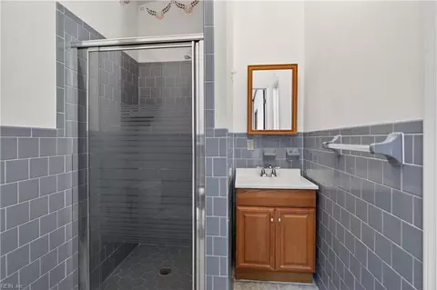 Bath - 4709 Threechopt Rd, Hampton, VA 23666 photo 2 of 4