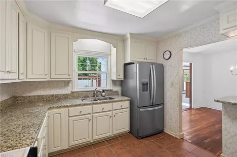 Kitchen - 4709 Threechopt Rd, Hampton, VA 23666 photo 3 of 4