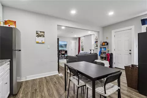 Entry Way - 708 B St, Chesapeake, VA 23324 photo 2 of 3