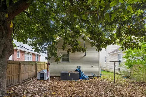 Exterior - 708 B St, Chesapeake, VA 23324 photo 5 of 5