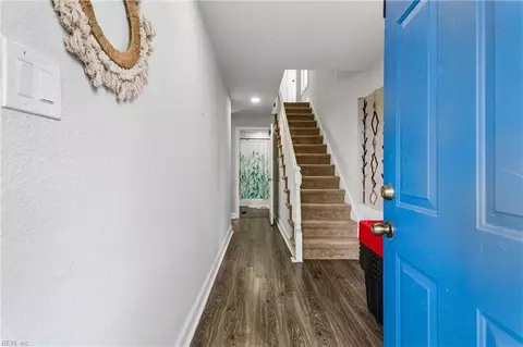 Entry Way - 708 B St, Chesapeake, VA 23324 photo 1 of 3