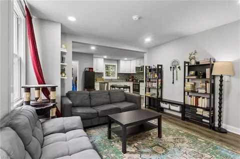 Living - 708 B St, Chesapeake, VA 23324 photo 1 of 1