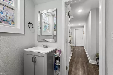 Entry Way - 708 B St, Chesapeake, VA 23324 photo 3 of 3