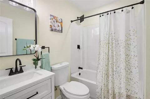 Bath - 54 Cavalier Rd, Hampton, VA 23669 photo 3 of 4