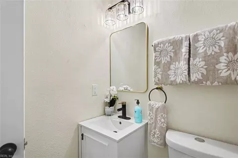 Bath - 54 Cavalier Rd, Hampton, VA 23669 photo 1 of 4