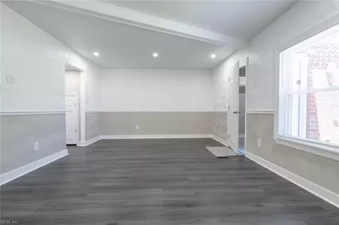 Living - 4032 Sloop Trl, Chesapeake, VA 23321 photo 7 of 10