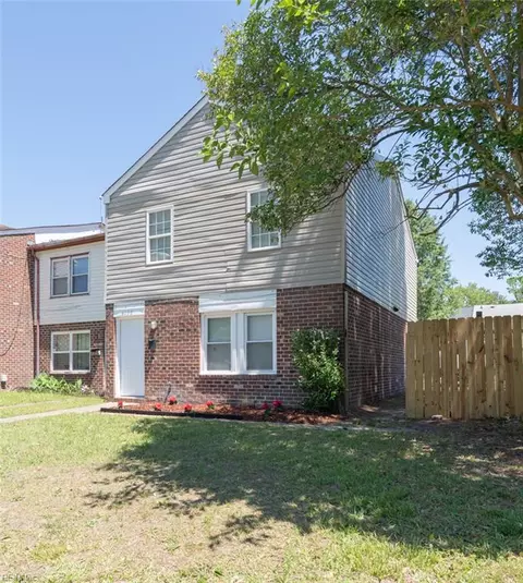Exterior - 4032 Sloop Trl, Chesapeake, VA 23321 photo 2 of 5