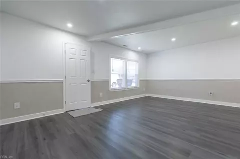 Living - 4032 Sloop Trl, Chesapeake, VA 23321 photo 4 of 10