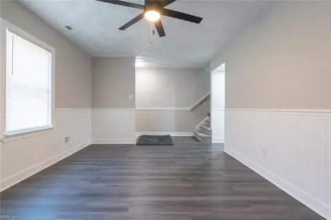 Living - 4032 Sloop Trl, Chesapeake, VA 23321 photo 2 of 10