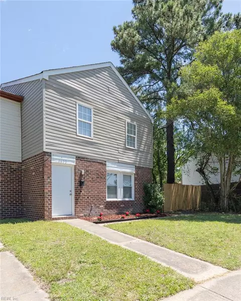 Exterior - 4032 Sloop Trl, Chesapeake, VA 23321 photo 3 of 5