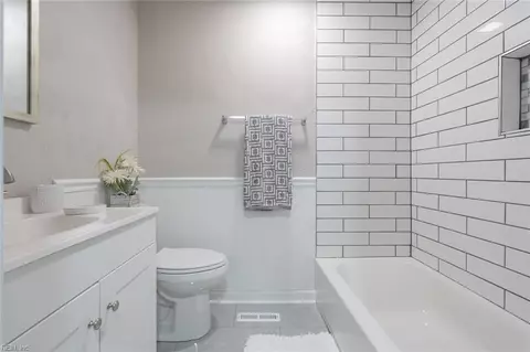 Bath - 4032 Sloop Trl, Chesapeake, VA 23321 photo 2 of 5