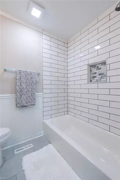 Bath - 4032 Sloop Trl, Chesapeake, VA 23321 photo 4 of 5