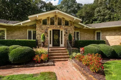 517 Woodards Ford Rd, Chesapeake, VA 23322