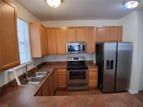 Kitchen - 1507 Hambledon Loop, Chesapeake, VA 23320 photo 2 of 2