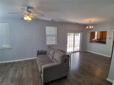 Living - 1507 Hambledon Loop, Chesapeake, VA 23320 photo 3 of 4