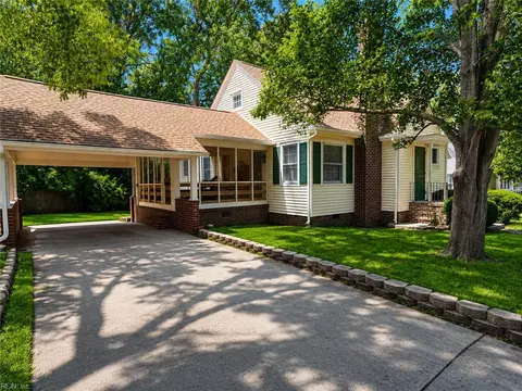 1013 Pennsylvania Ave, Suffolk, VA 23434