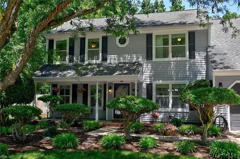 608 Woodcott Dr, Chesapeake, VA 23322