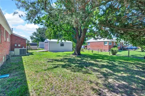 Exterior - 25 Berkley Dr, Hampton, VA 23663 photo 5 of 6