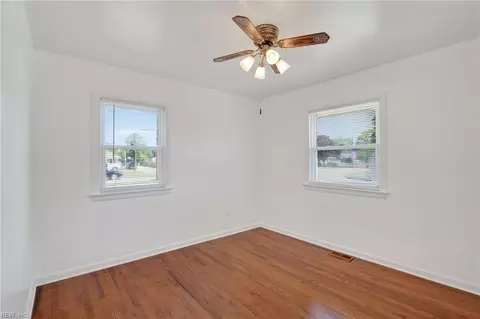 Bedroom - 25 Berkley Dr, Hampton, VA 23663 photo 3 of 10