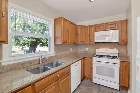 Kitchen - 25 Berkley Dr, Hampton, VA 23663 photo 2 of 2