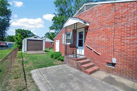 Exterior - 25 Berkley Dr, Hampton, VA 23663 photo 3 of 6