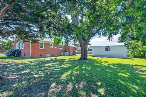 Exterior - 25 Berkley Dr, Hampton, VA 23663 photo 6 of 6