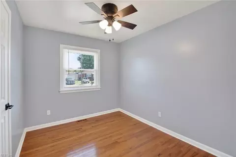 Bedroom - 25 Berkley Dr, Hampton, VA 23663 photo 1 of 10