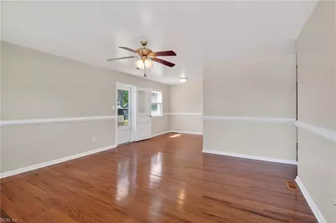 Living - 25 Berkley Dr, Hampton, VA 23663 photo 1 of 4