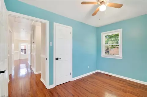 Bedroom - 25 Berkley Dr, Hampton, VA 23663 photo 9 of 10