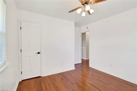 Bedroom - 25 Berkley Dr, Hampton, VA 23663 photo 4 of 10