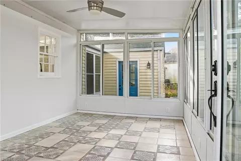 2 Park Manor Rd, Portsmouth, VA 23701