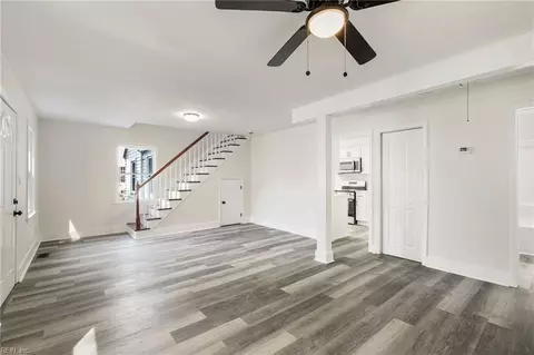 2 Park Manor Rd, Portsmouth, VA 23701