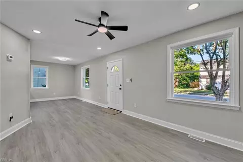 Living - 137 Clyde St, Hampton, VA 23669 photo 2 of 2
