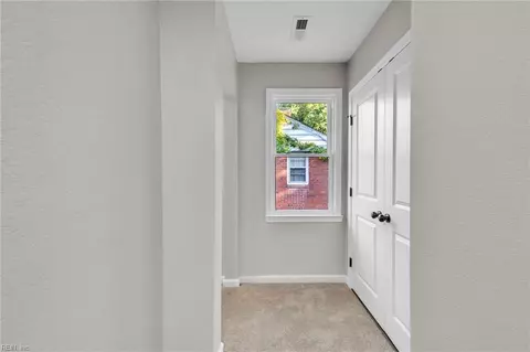 Entry Way - 137 Clyde St, Hampton, VA 23669 photo 2 of 4