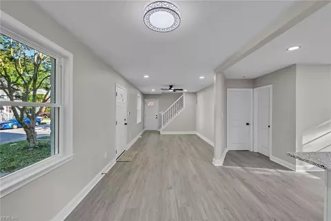Entry Way - 137 Clyde St, Hampton, VA 23669 photo 1 of 4