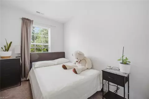 Bedroom - 612 Smith St, Hampton, VA 23661 photo 1 of 8