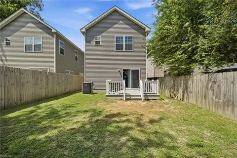Exterior - 612 Smith St, Hampton, VA 23661 photo 6 of 10