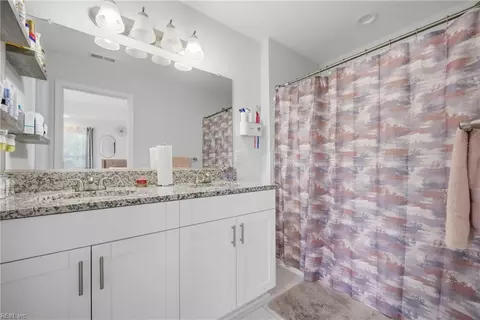 Bath - 612 Smith St, Hampton, VA 23661 photo 3 of 3