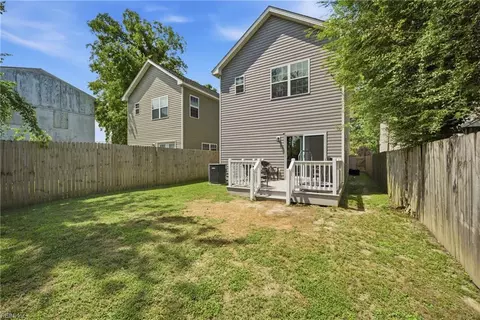 Exterior - 612 Smith St, Hampton, VA 23661 photo 7 of 10