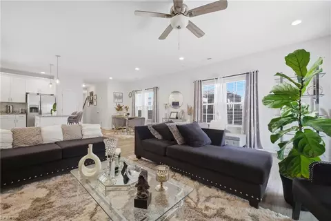 Entry Way - 612 Smith St, Hampton, VA 23661 photo 5 of 7