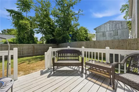 Exterior - 612 Smith St, Hampton, VA 23661 photo 8 of 10