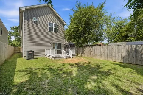 Exterior - 612 Smith St, Hampton, VA 23661 photo 5 of 10