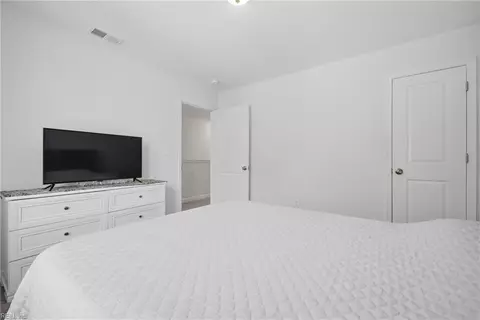 Bedroom - 612 Smith St, Hampton, VA 23661 photo 4 of 8