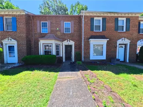 63 Colonial Way, Chesapeake, VA 23325