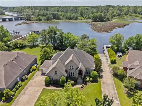 404 Bracey Way, Chesapeake, VA 23323