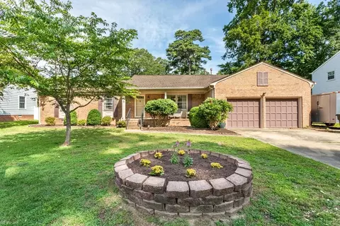 87 Waterview Dr, Newport News, VA 23608
